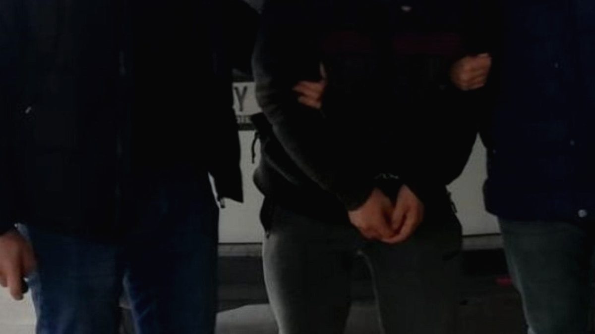 Çanakkale'de silahlı 'tehdit' paylaşımı yapan lise öğrencisine gözaltı