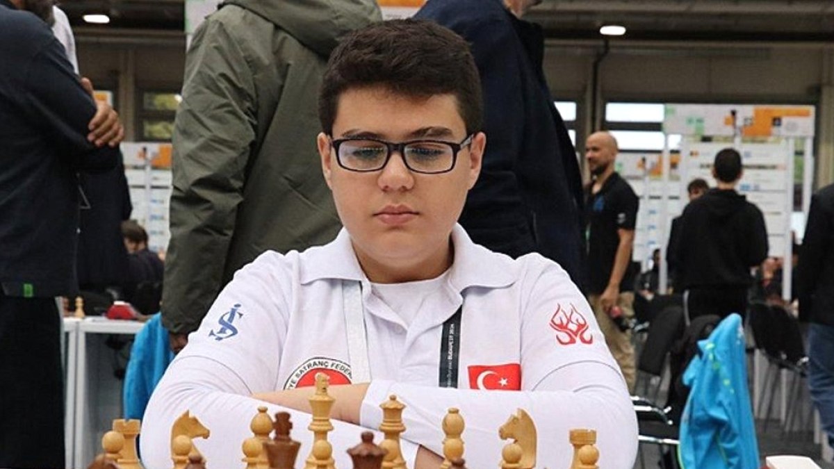 Yağız Kaan Erdoğmuş satrançta rekor kırdı!