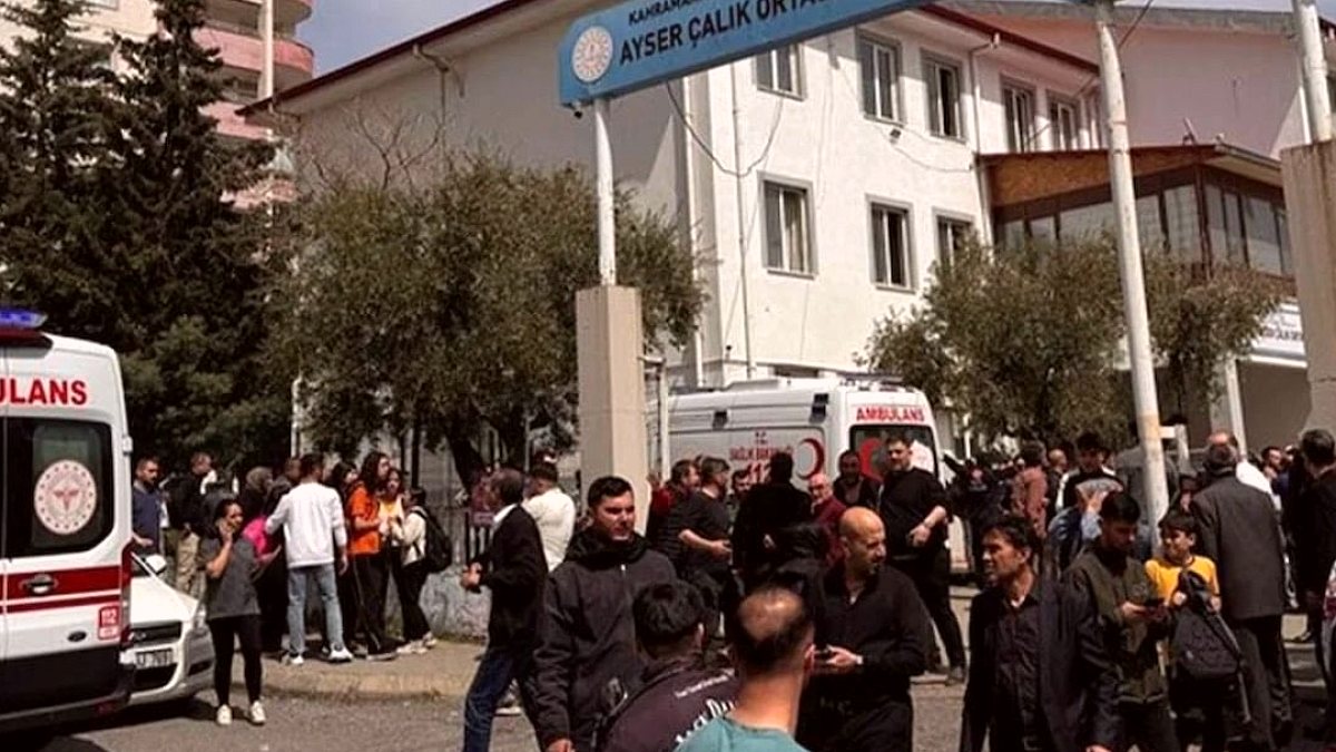 Öğrenciler kurşunlara karşı birbirine siper olmuş! Kendileri küçük, yürekleri büyük