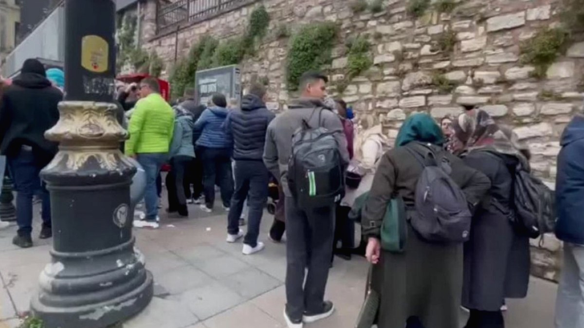 İstanbul'da fiyatı 1 TL olunca herkes akın etti: Uzun kuyruklar oluştu