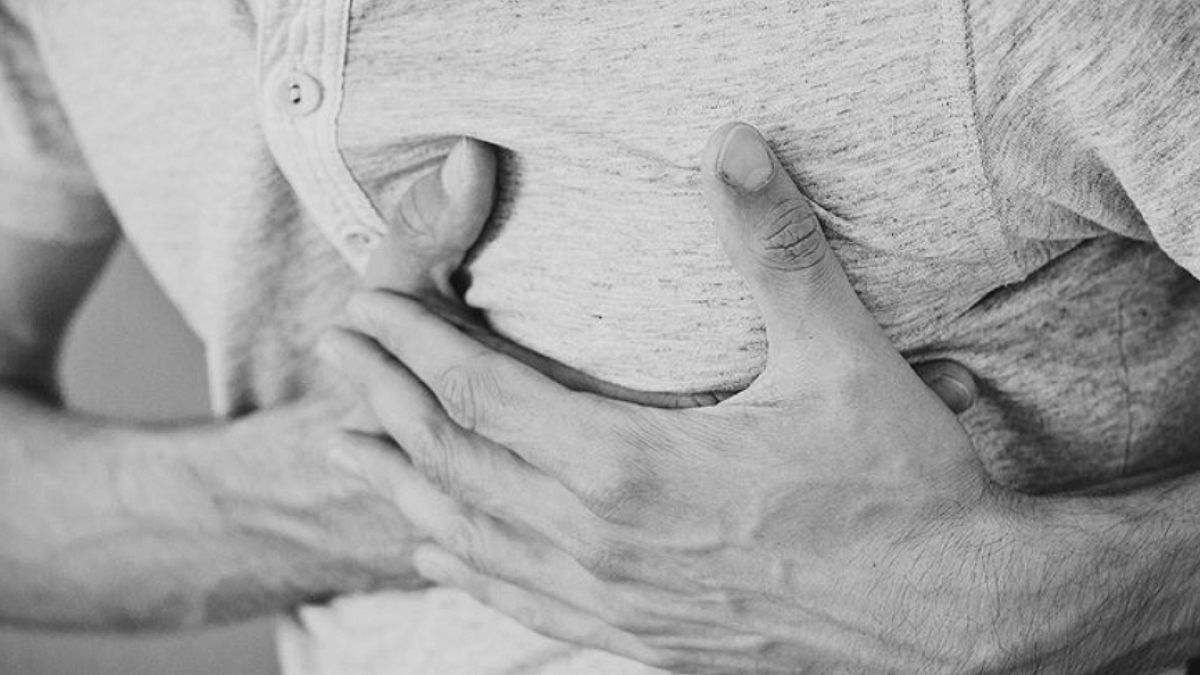Göğüs ağrısı diye hastane hastane gezdi, altından sinsi tümör çıktı: Milyonda 7 görülüyor