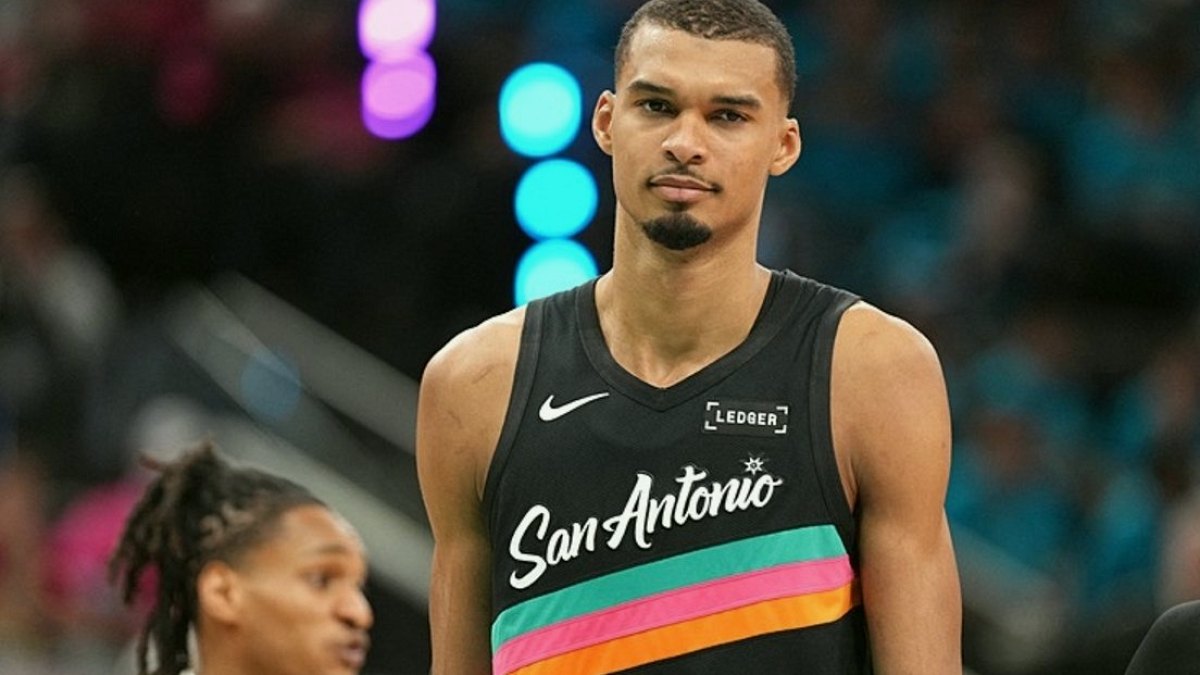 Wembanyama, 22 yaşında NBA'de "Yılın savunma oyuncusu" seçilerek tarihe geçti