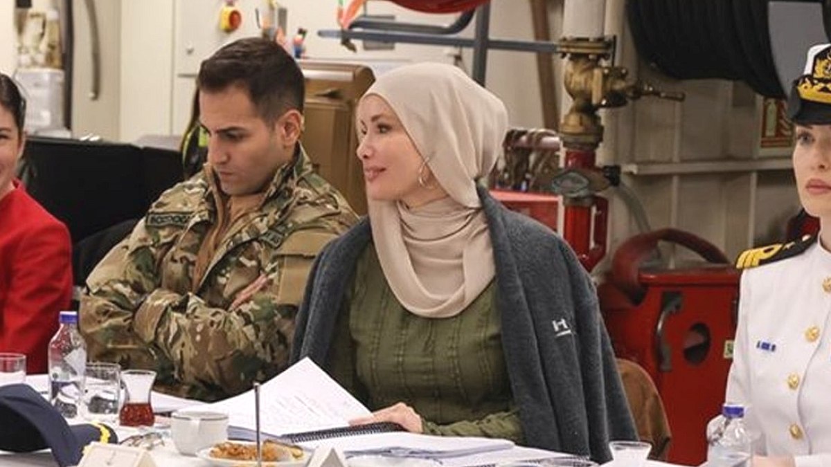 Yıllar sonra setlere döndü: Gamze Özçelik okuma provasındaki haliyle dikkat çekti