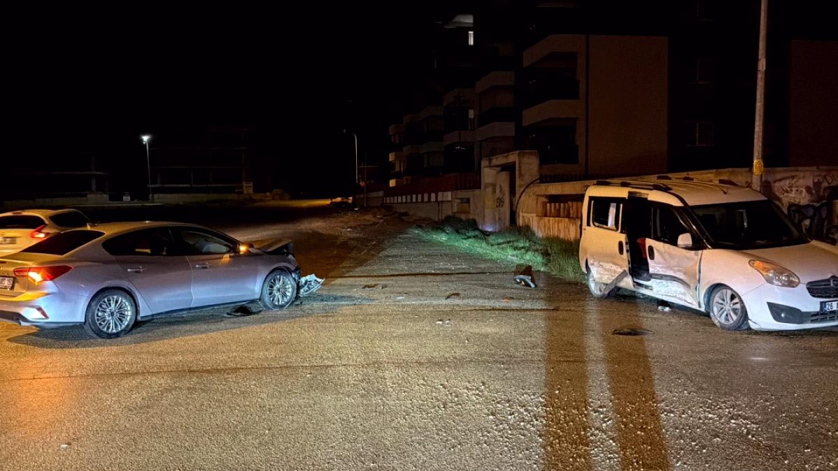 Ehliyetsiz sürücü ile alkollü sürücü birbirine girdi