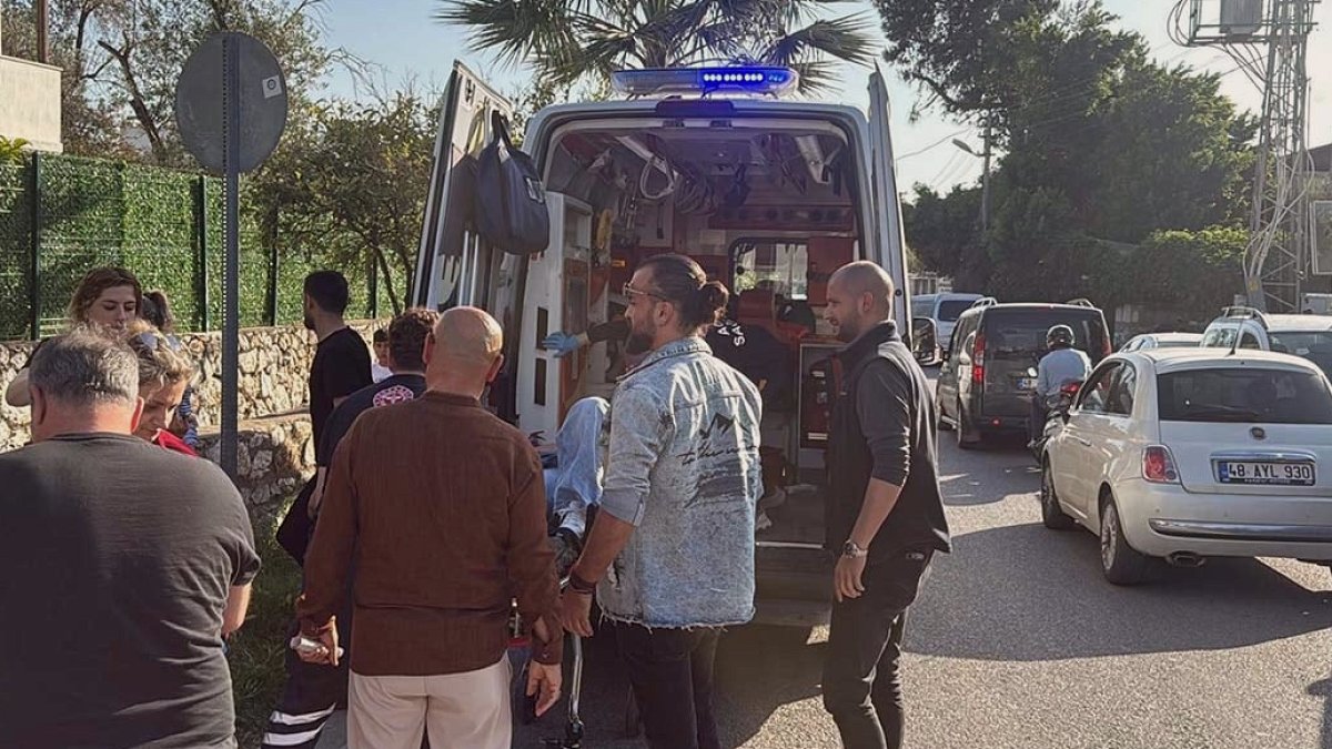 Bodrum'da evinin bahçesinde oturan kadını eski sevgilisi bıçakladı