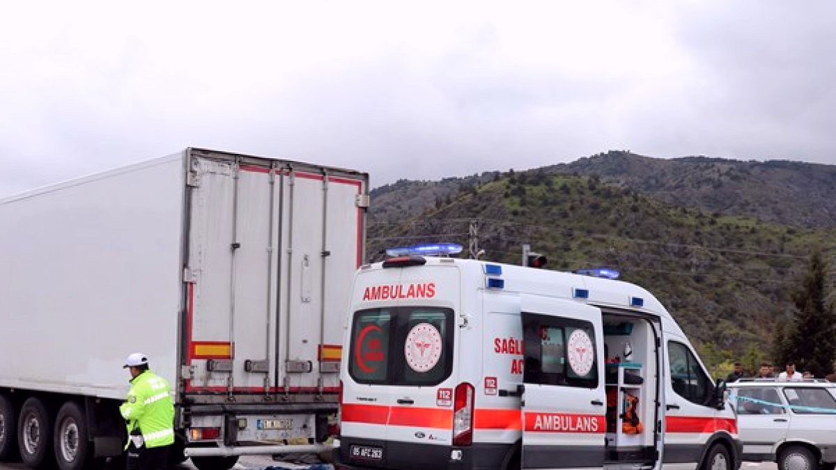Kahreden kazada araçtan fırlayan 10 aylık bebek öldü