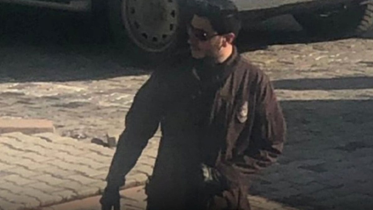 'Silahlara merakım yok'  demişti: Mustafa Türkay Sonel'in silahlı fotoğrafı ortaya çıktı