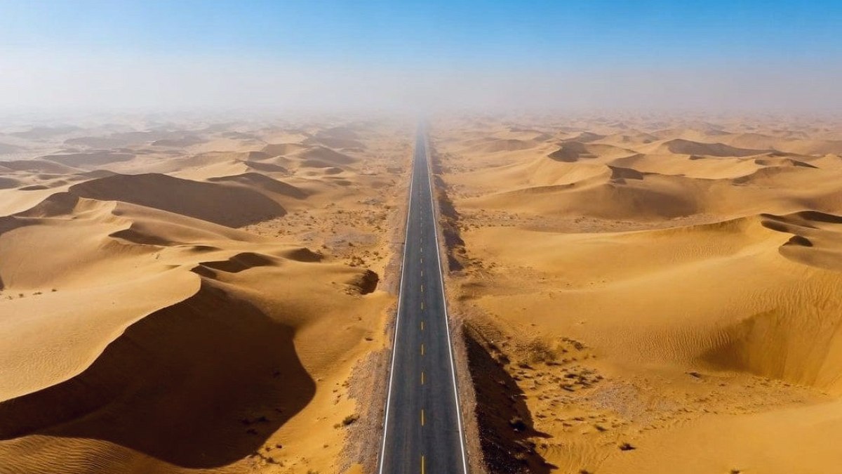 Bu yolda yön değiştirmek imkansız: 240 kilometre boyunca tek bir viraj bile yok