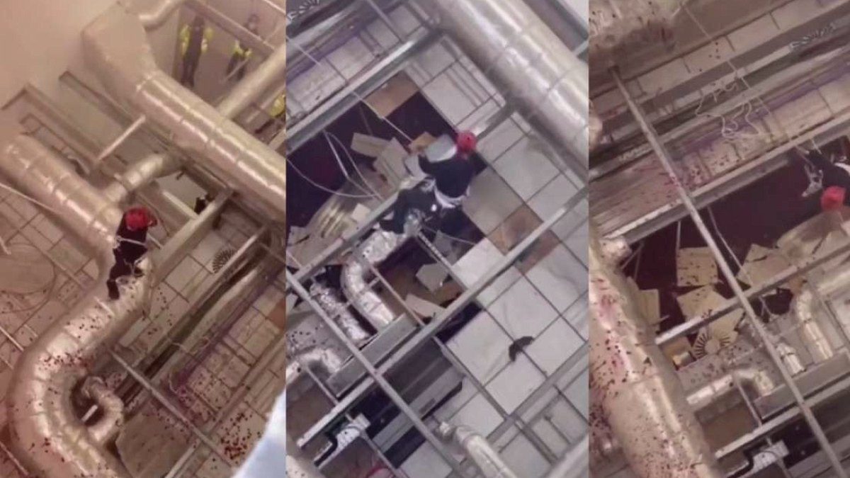 Film gibi protesto: Çatıdan silah fabrikasına girip talan ettiler
