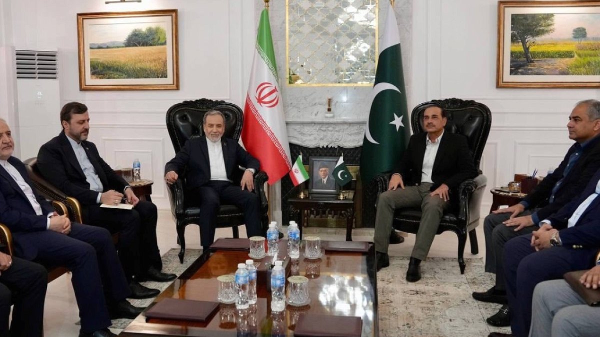 İran Dışişleri Bakanı Arakçi, Pakistan Genelkurmay başkanı ile görüştü