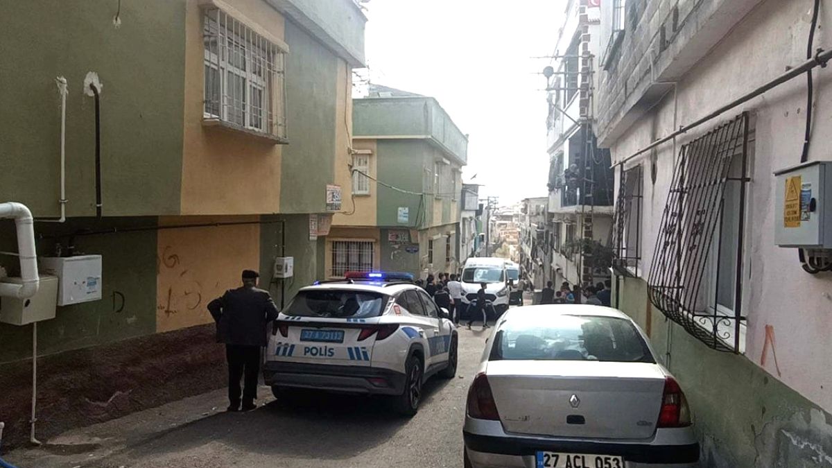 Taciz iddiasıyla babasını öldüren küçük kız tutuklandı