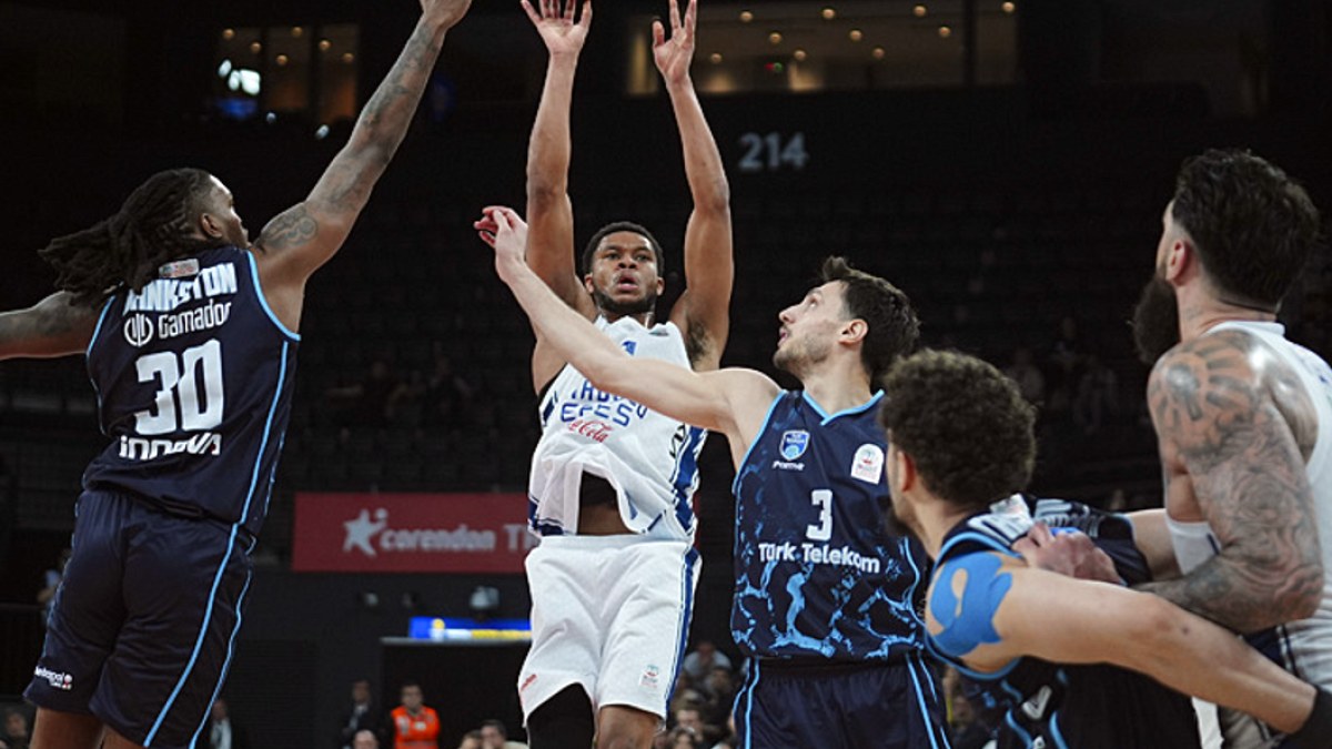 Anadolu Efes rahat kazandı