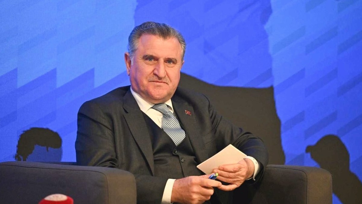 Gençlik ve Spor Bakanı Osman Aşkın Bak Voleybol Efeler Ligi şampiyonu Ziraat Bankkart’ı tebrik etti
