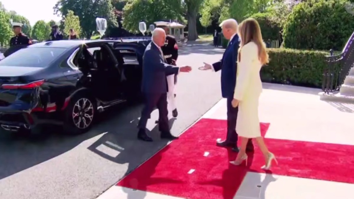Büyük çekişme kameralara yansıdı: Trump'ın taktiği Kral'a işlemedi