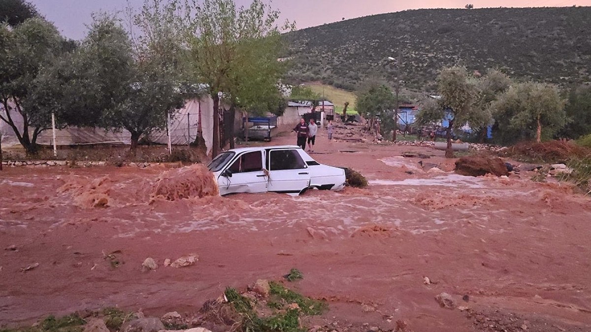 Adana'yı sel vurdu, sulara kapılan 1 kişi hayatını kaybetti