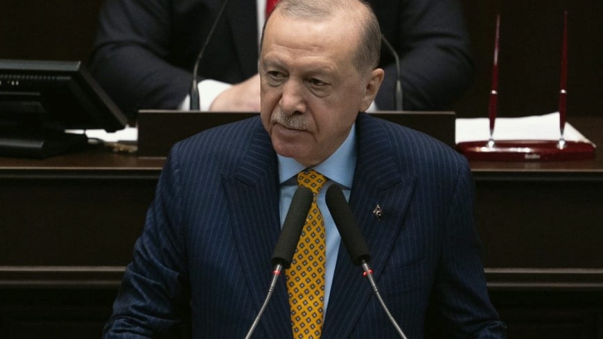 Erdoğan kürsüden vekillerini fırçaladı!