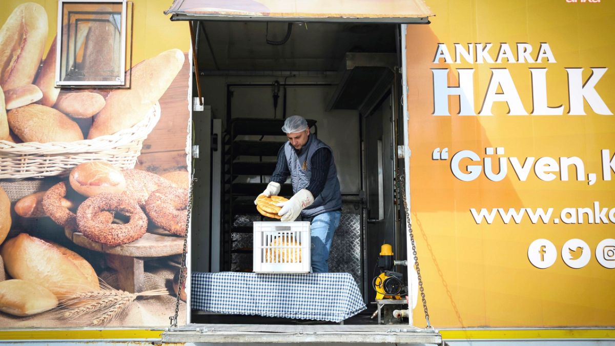 Ankara'da halk ekmeğe zam geldi