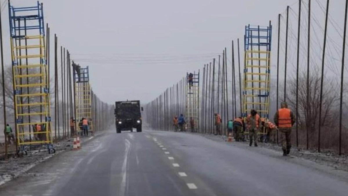 Ülkeyi balıkçı ağlarıyla koruyacaklar: Her gün 1 kilometre örüyorlar