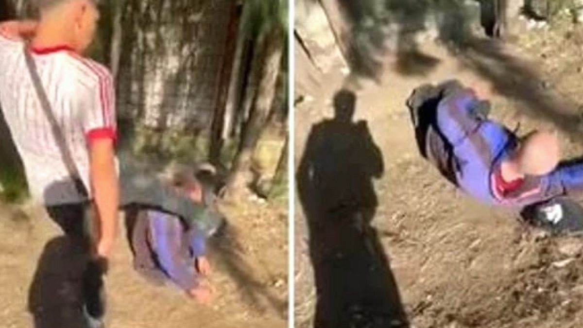 Parkta uyuyan adamın yüzüne tekme atıp sosyal medyada paylaştılar