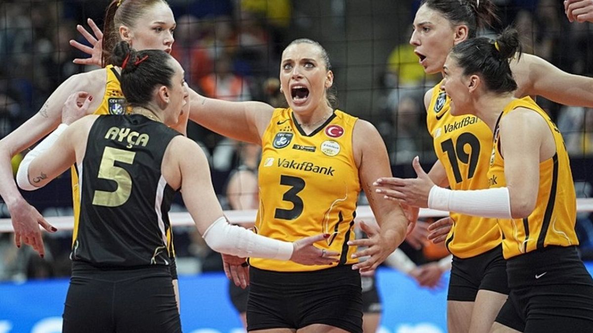 VakıfBank harika geri dönüşle adını finale yazdırdı