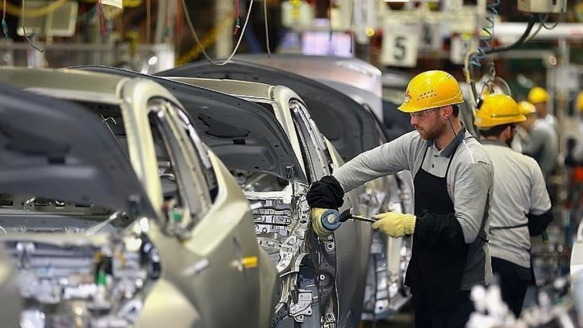 Japon otomotiv devi ülkedeki elektrikli üretim planını askıya aldı