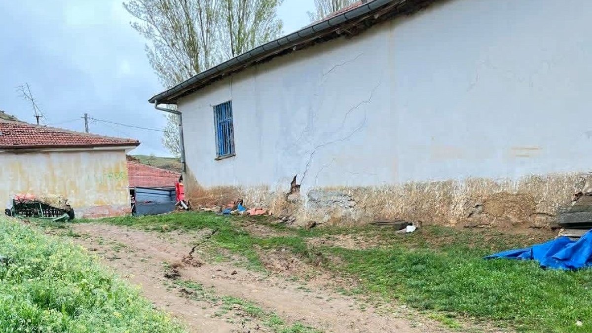 Sağanak sonrası ilçede korkutan görüntü