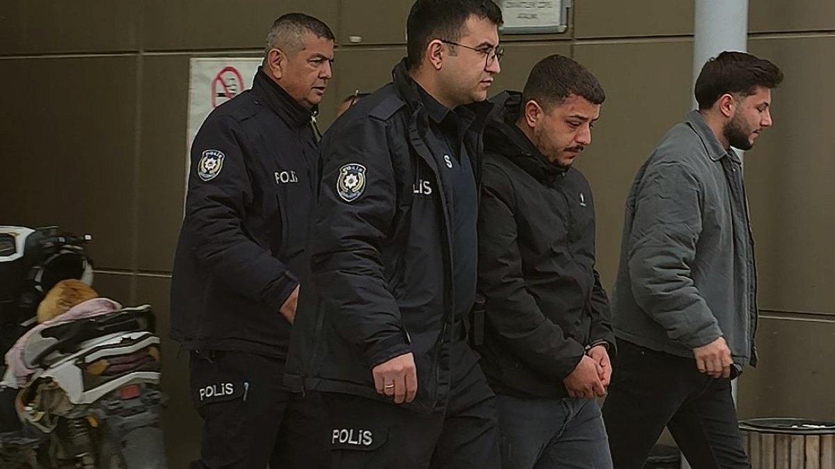 Manisa'da kardeşinin bıçakladığı iddia edilen kişi öldü