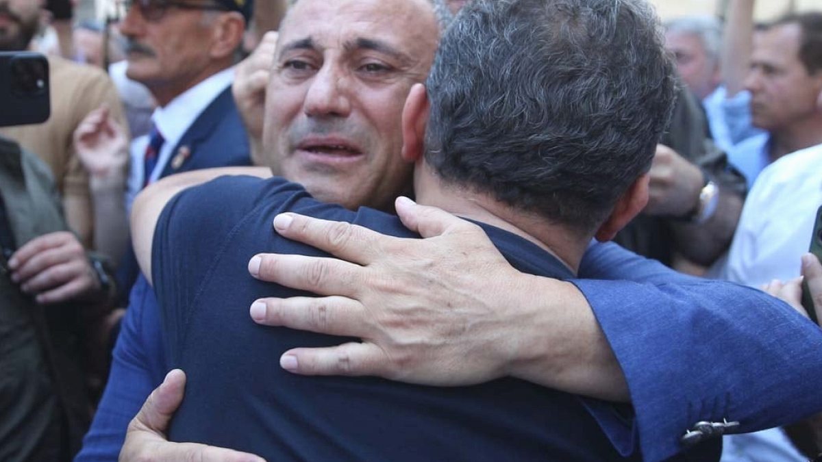 Sondajın altından da o vali çıktı