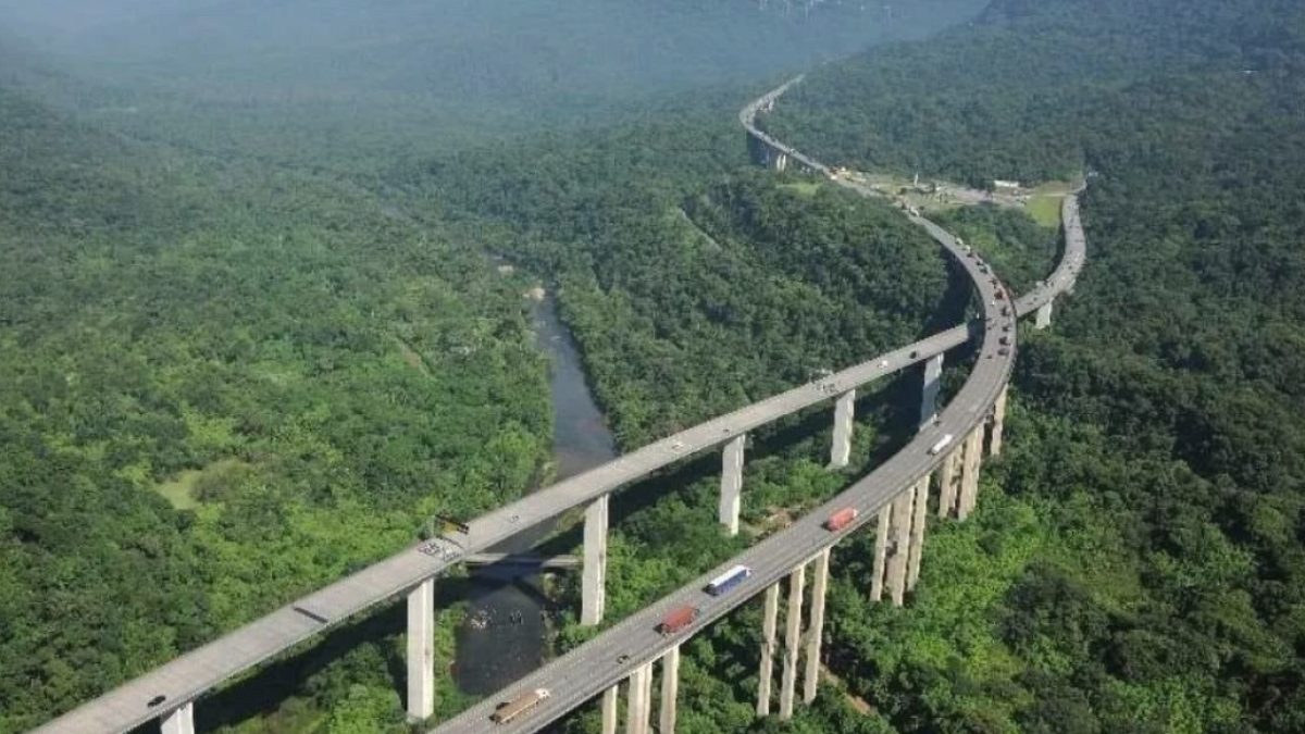 Dağların üstüne yol inşa edip sahil şeridine bağladılar