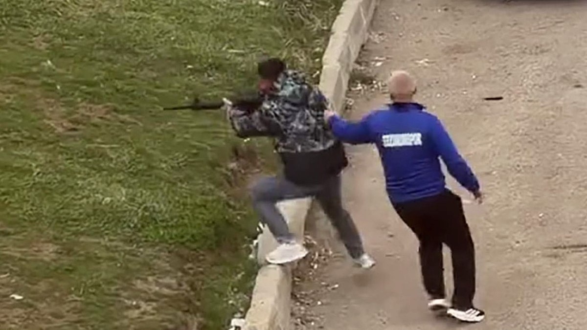 Sosyal medya hesabı açan eşine kızdı, kayınpederinin evini kurşunladı