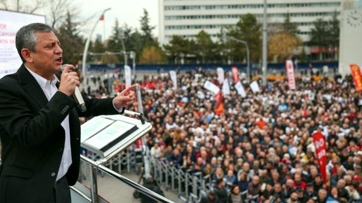 Özgür Özel’den Erdoğan’a: "Trump’tan korkma, Allah’tan kork"