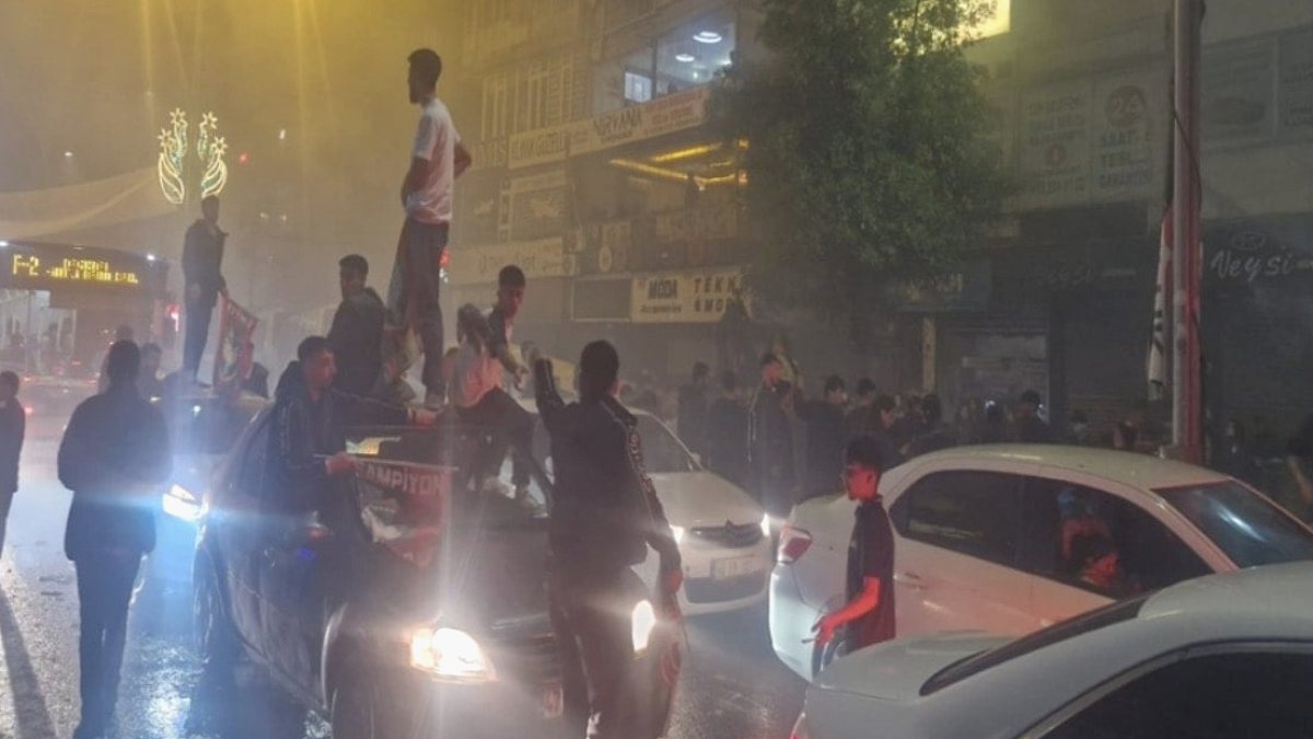 SON DAKİKA| Amedspor kutlamalarında 11 yaralı, 10 gözaltı