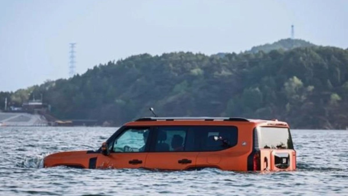 Otomotiv devi BYD'ye nispet olsun diye suda yüzen aracı piyasaya sürdü