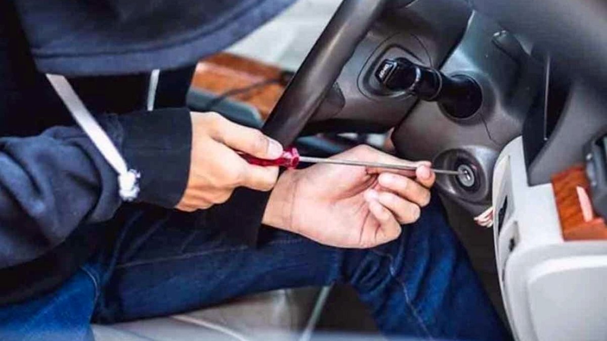 Hırsızlar milyonluk SUV'ları kapış kapış çalarken, sadece tek bir araca dokunamıyor