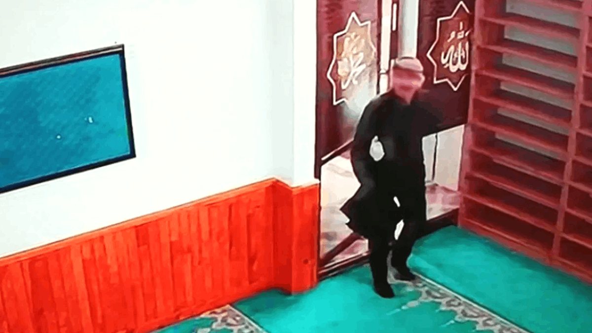 Caminin sadaka kutularını çalıp kayıplara karıştı