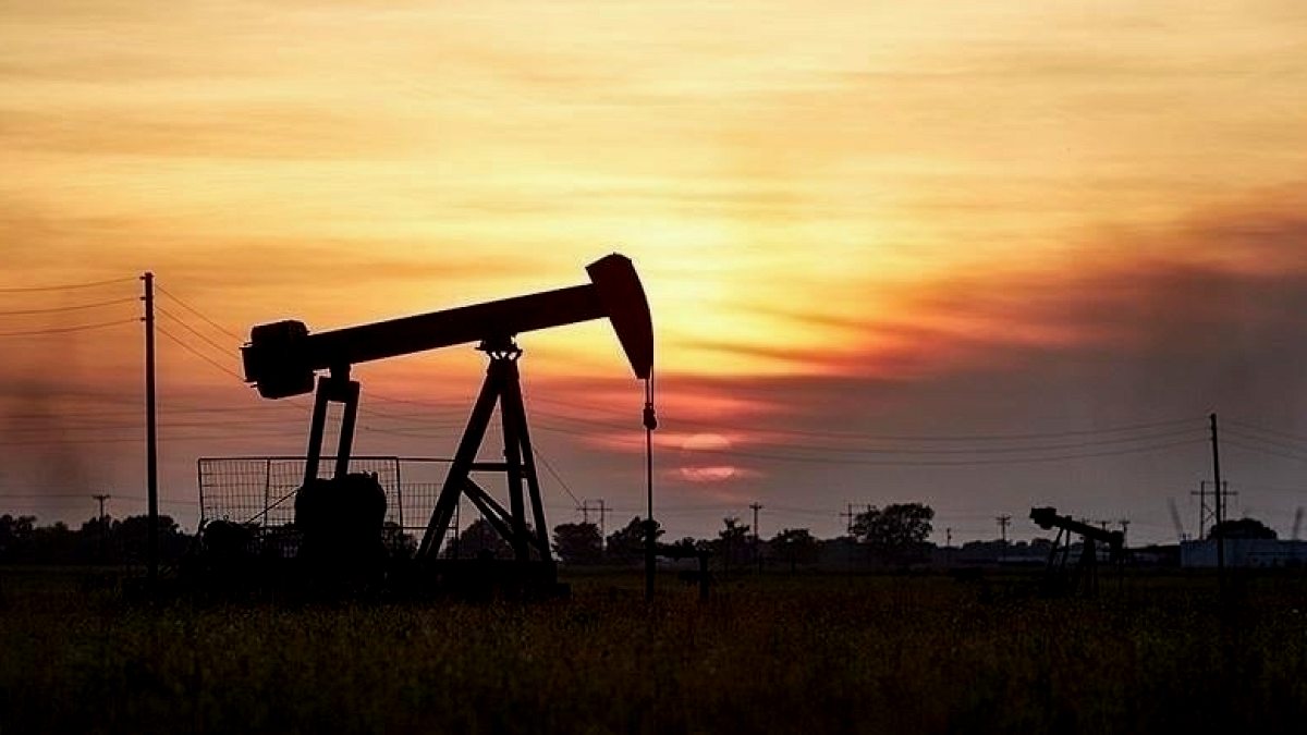Petrol fiyatları 114 dolara tırmandı