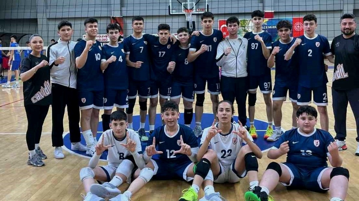Cavidil Voleybol namağlup yarı finale yükseldi!