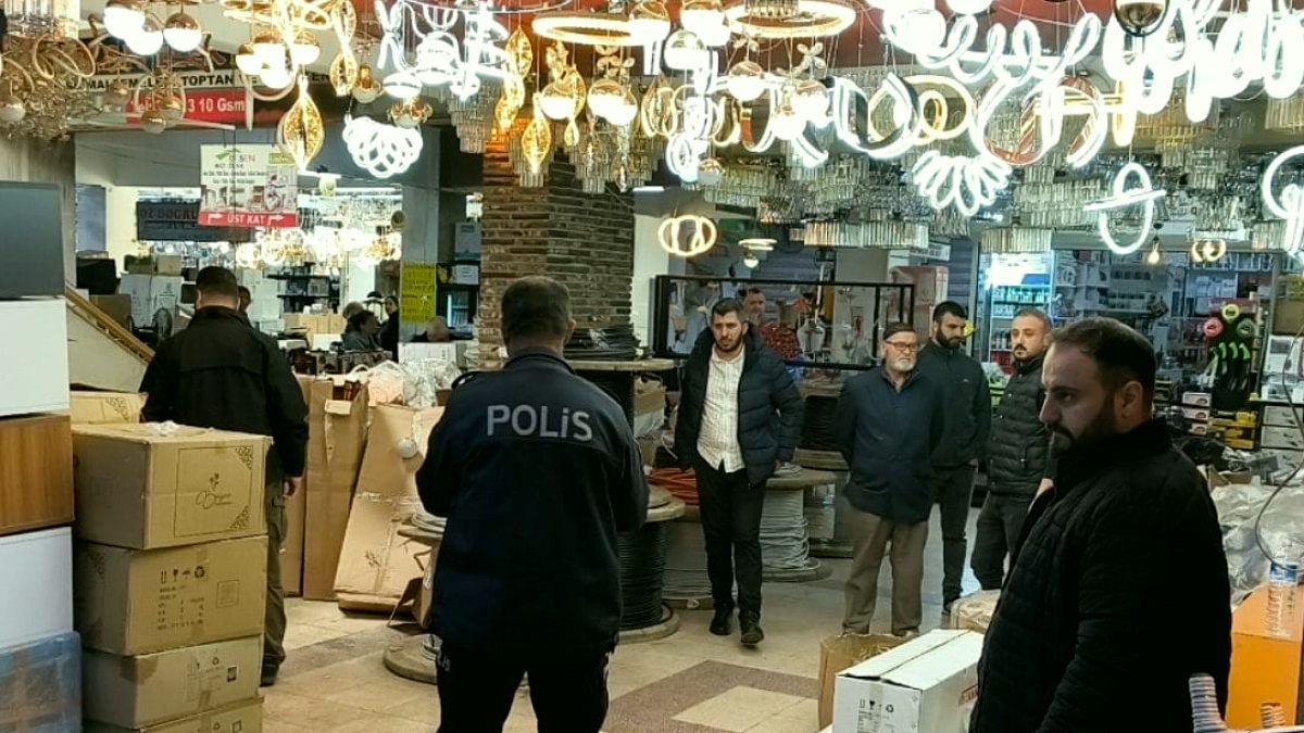 Çalıştığı dükkanda vuruldu! Hayati tehlikesi sürüyor