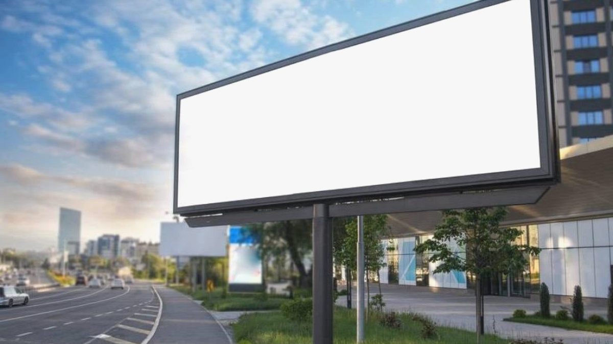 Reklam panolarında yasak başladı: Hepsini kaldırdılar