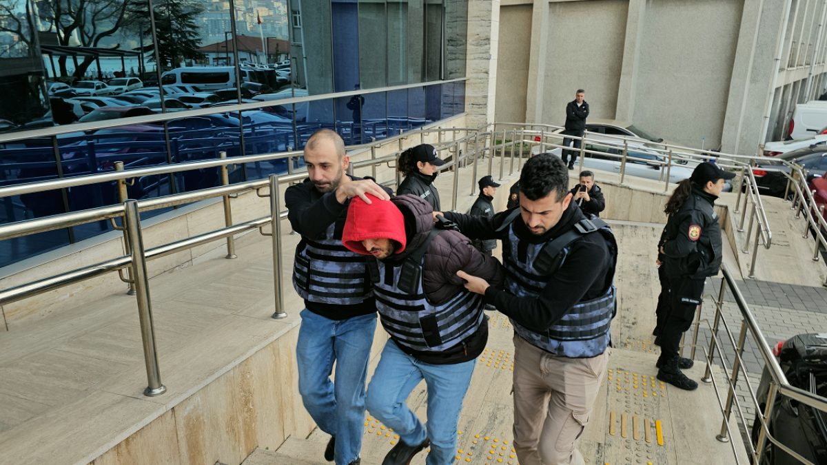 Eşinin dayısını bıçaklayarak öldüren sanığa müebbet hapis