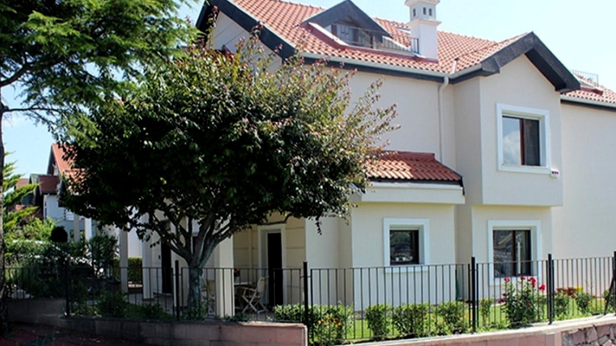Parlamenter sitesi kavgası