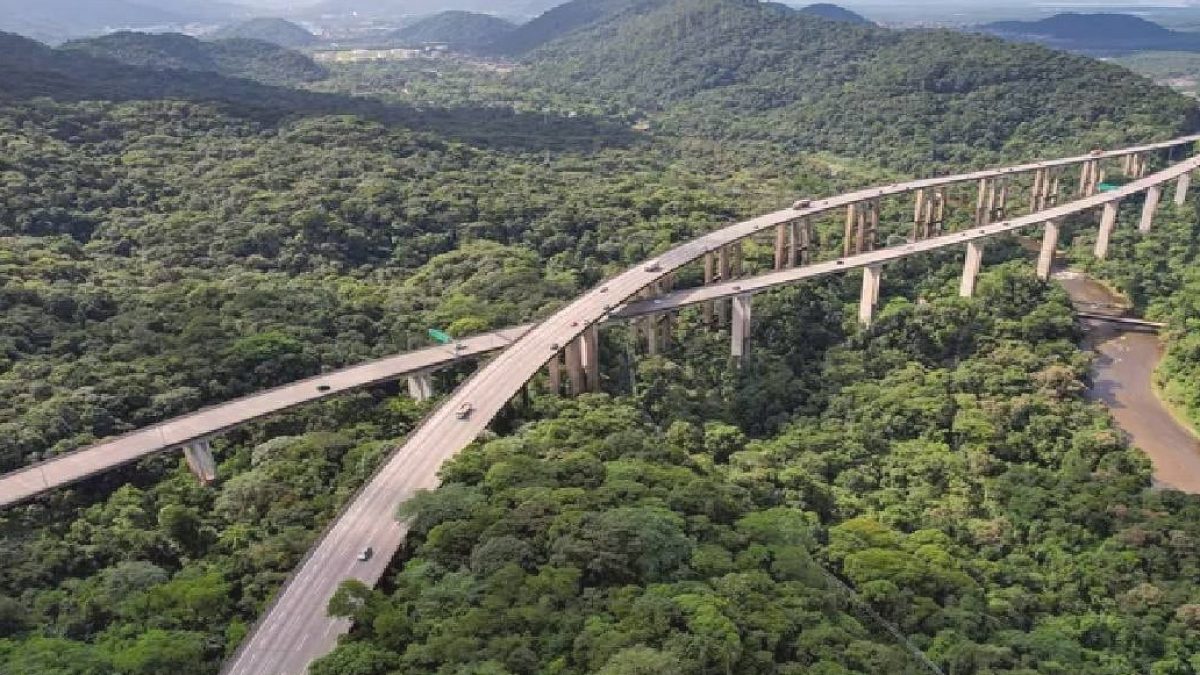 Mühendislik sınırlarını zorlayan yol: Yerden tam 70 metre yukarıda asılı duruyor
