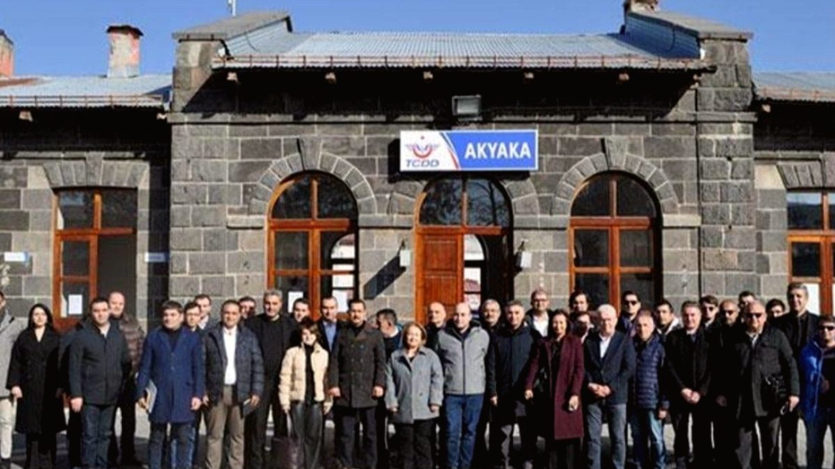 Türkiye-Ermenistan görüşmesinde demir yolu hattı detayı
