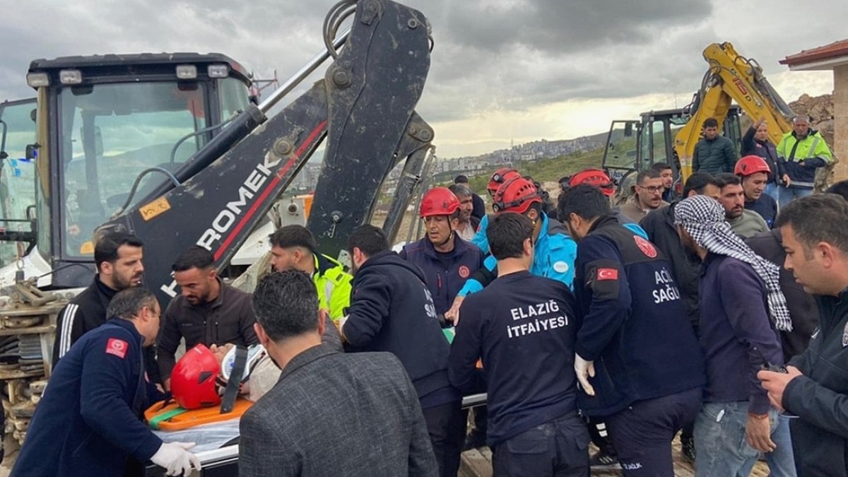 Kanalizasyon çalışmasında 1 işçi göçük altında kaldı