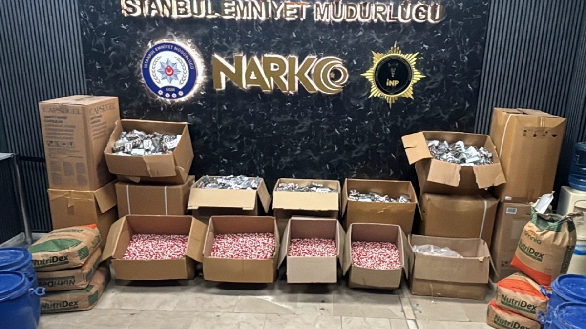 İstanbul'da zehir yuvalarına operasyon: Yüz binlerce uyuşturucu bulundu