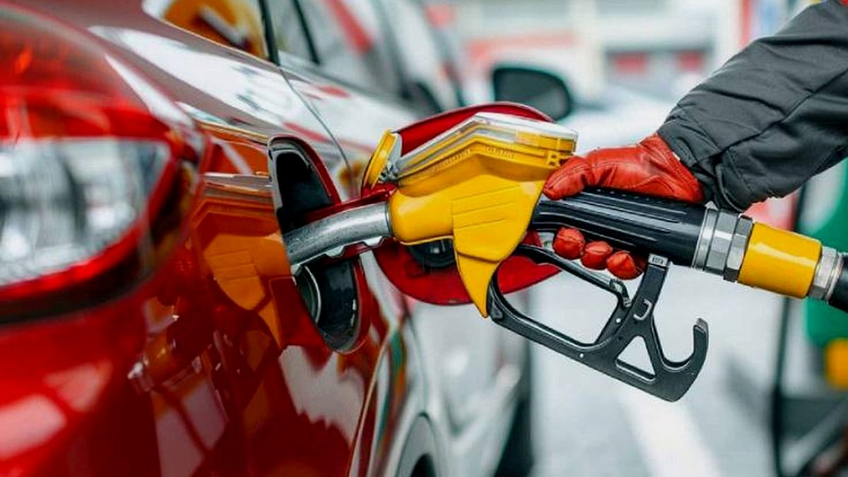 Motorinde dev indirim gece yarısı tabelaya yansıdı