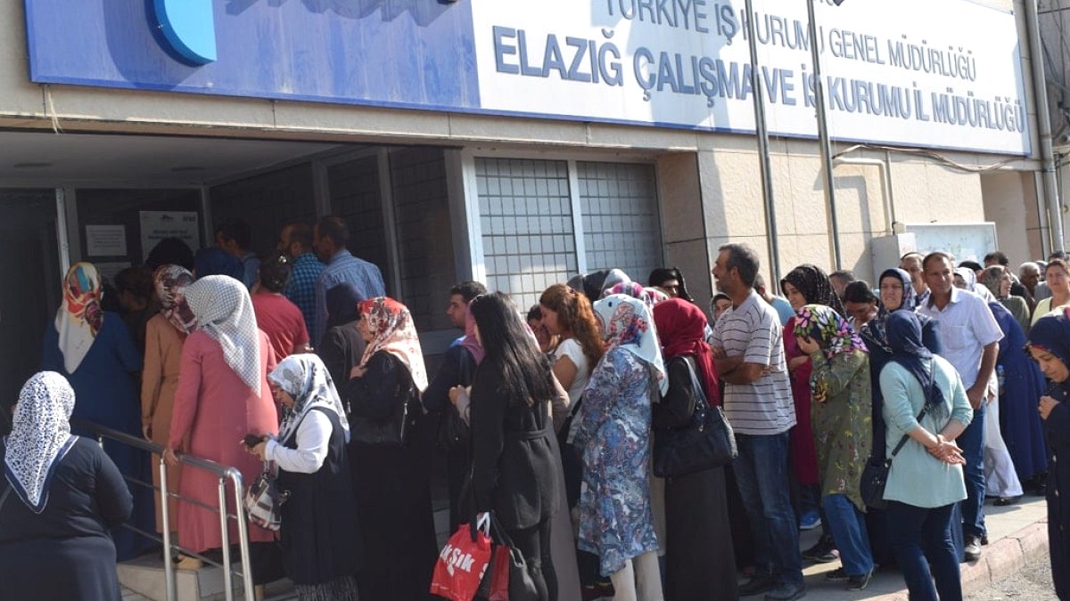 50 yaş üstü İşkur'un kapısında