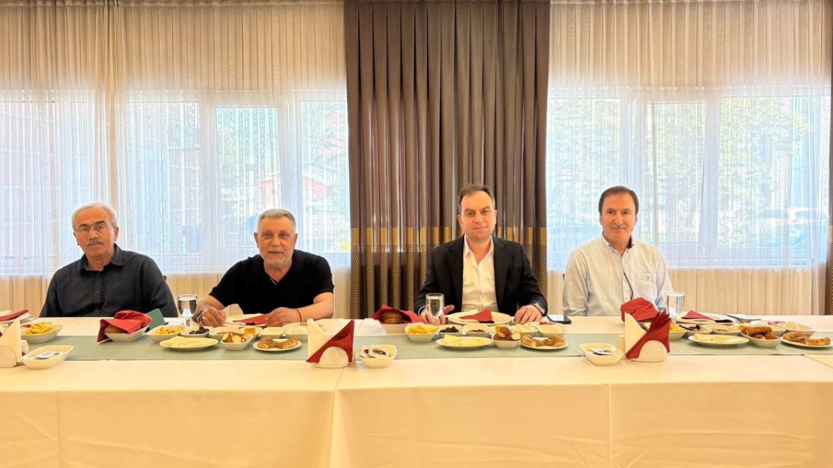 Oğluna şantaj sonrası istifa etmişti: AKP’li isim, bölge müdürüyle basın buluşmasında ortaya çıktı