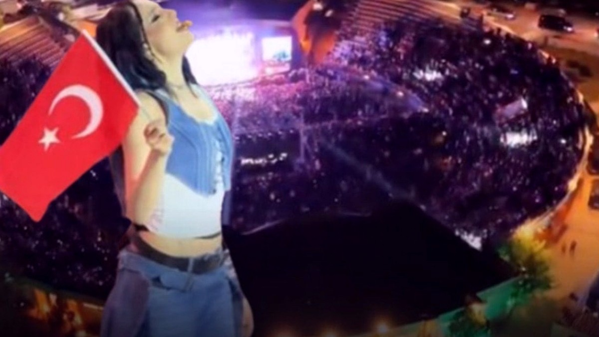 Mehterle protesto edilen Manifest'in konserindeki kalabalık AKP'li ismi şaşırttı: 'Dip dalga geliyor'