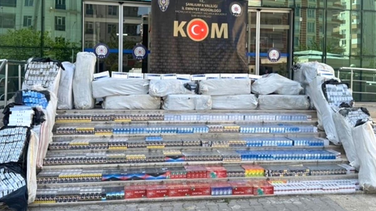 Saman balyalarının altından milyonluk kaçak sigara çıktı